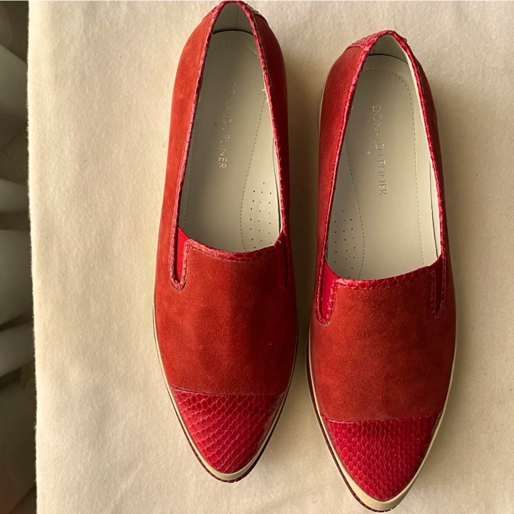 NEW DONALD PLINER SHOES  RED.  Women’s 9.5 M